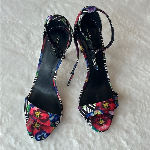 Size 8 Aldo floral 3.5” Heels pumps with Ankle Straps - Picture 3 of 11